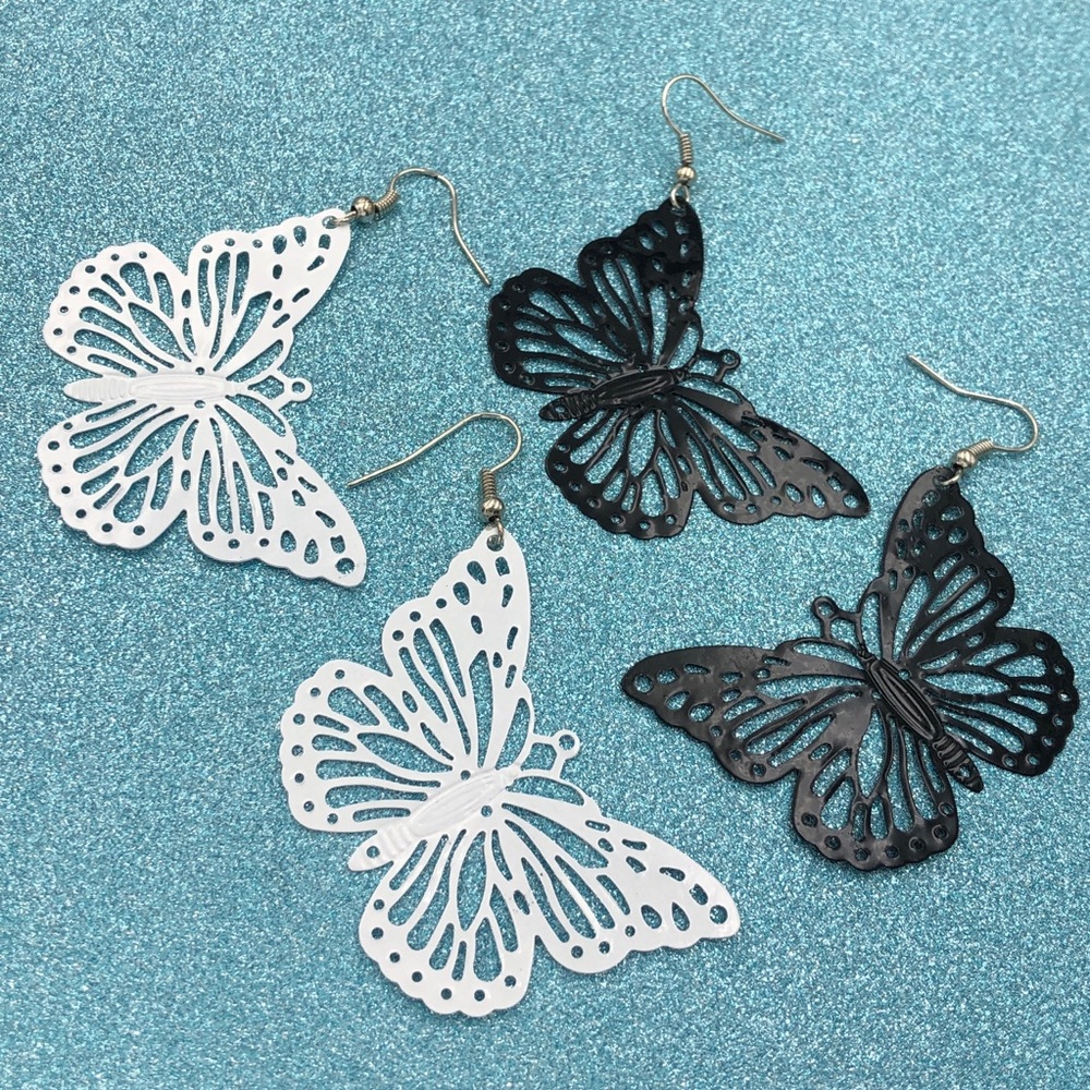 🍀 Filigree Butterfly Dangle Earrings